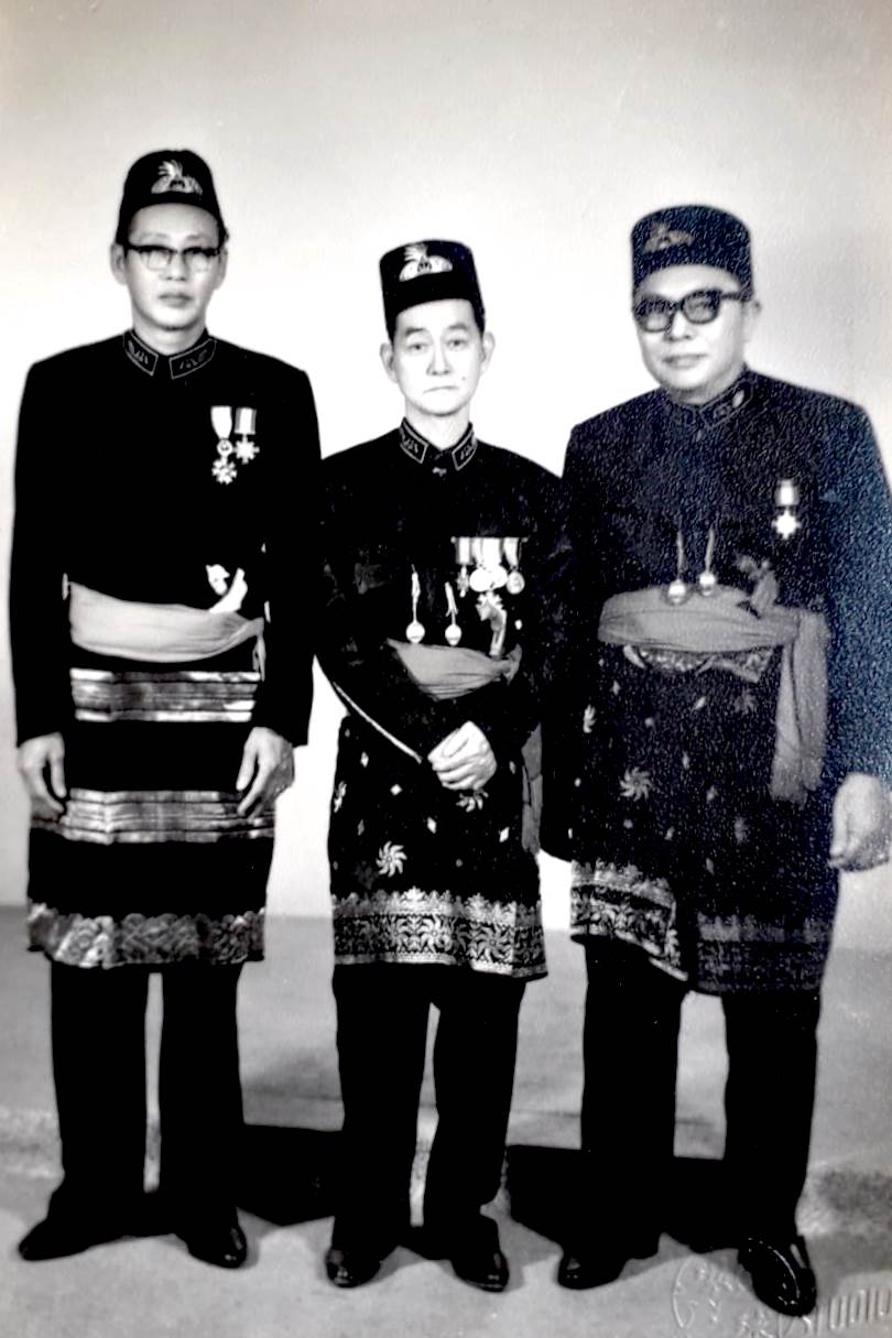 (from left to right) Pehin Hong Kok Tin, Pehin Dato Tememenggong Lim Cheng Choo (林清注) and Pehin kapitan Cina Kornia Di Raja Lim Teck Hoo林德浦WhatsApp Image 2018-09-19 at 2.07.20 PM(8)